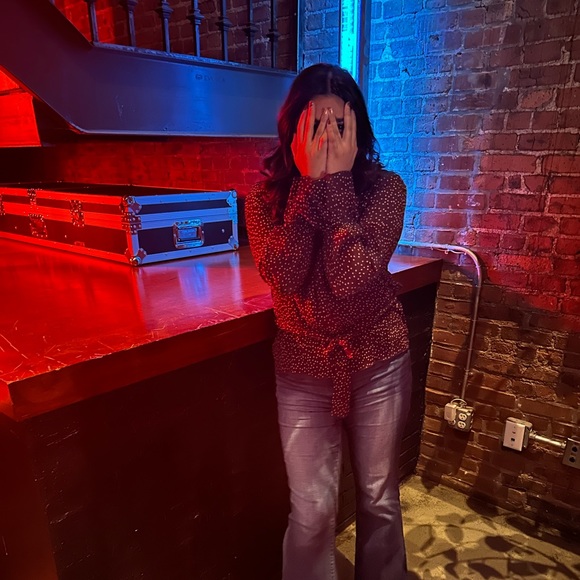 Meet your Posher, Sandy - Picture 2 of 3